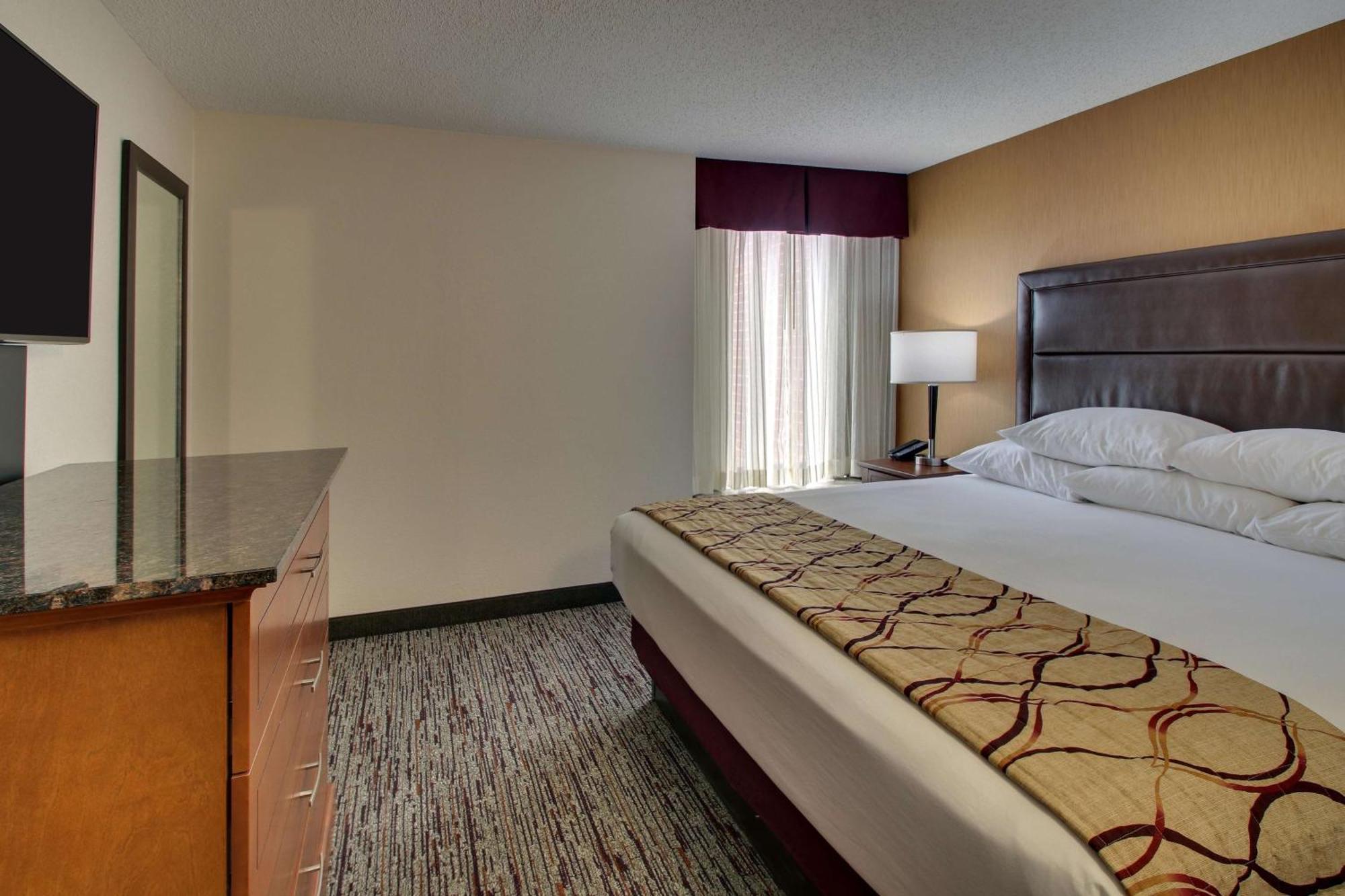 Drury Inn & Suites Боулинг Грин Экстерьер фото